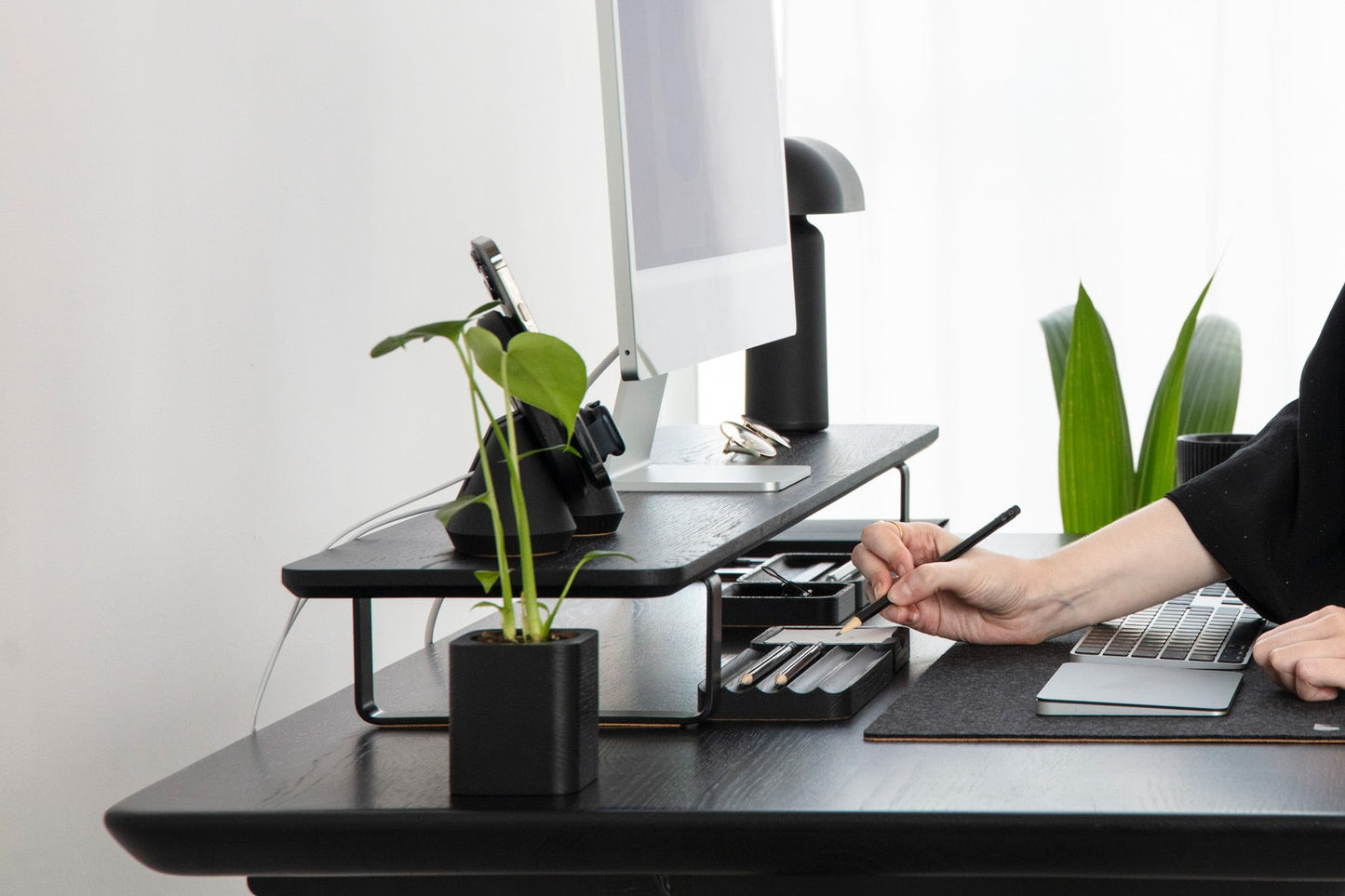 Desk Shelf – Space-Saving Organizer for a Neat, Efficient Workspace
