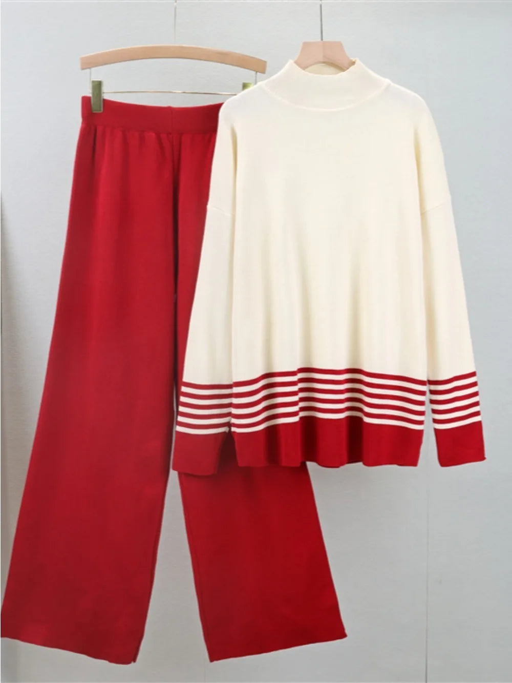 Muslim Women's Knitwear Two-Piece Set – Striped Pullover Sweater with Wide-Leg Knitted Pants – Casual Modest Ensemble 2024