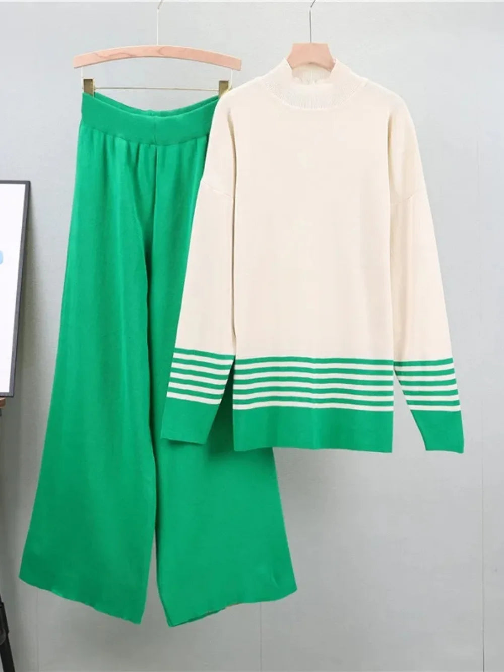Muslim Women's Knitwear Two-Piece Set – Striped Pullover Sweater with Wide-Leg Knitted Pants – Casual Modest Ensemble 2024