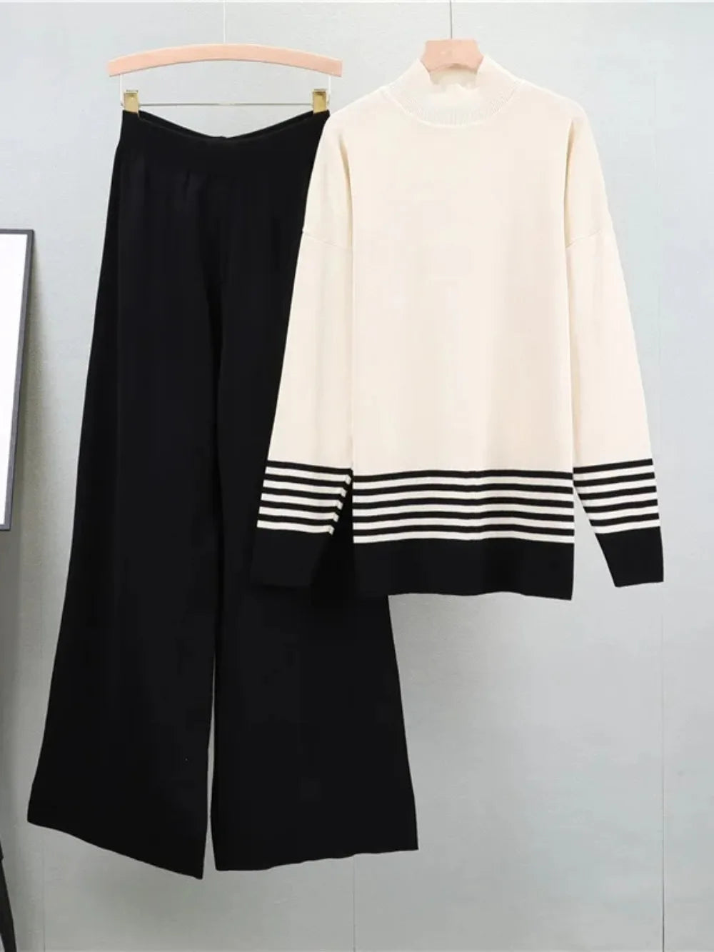 Muslim Women's Knitwear Two-Piece Set – Striped Pullover Sweater with Wide-Leg Knitted Pants – Casual Modest Ensemble 2024