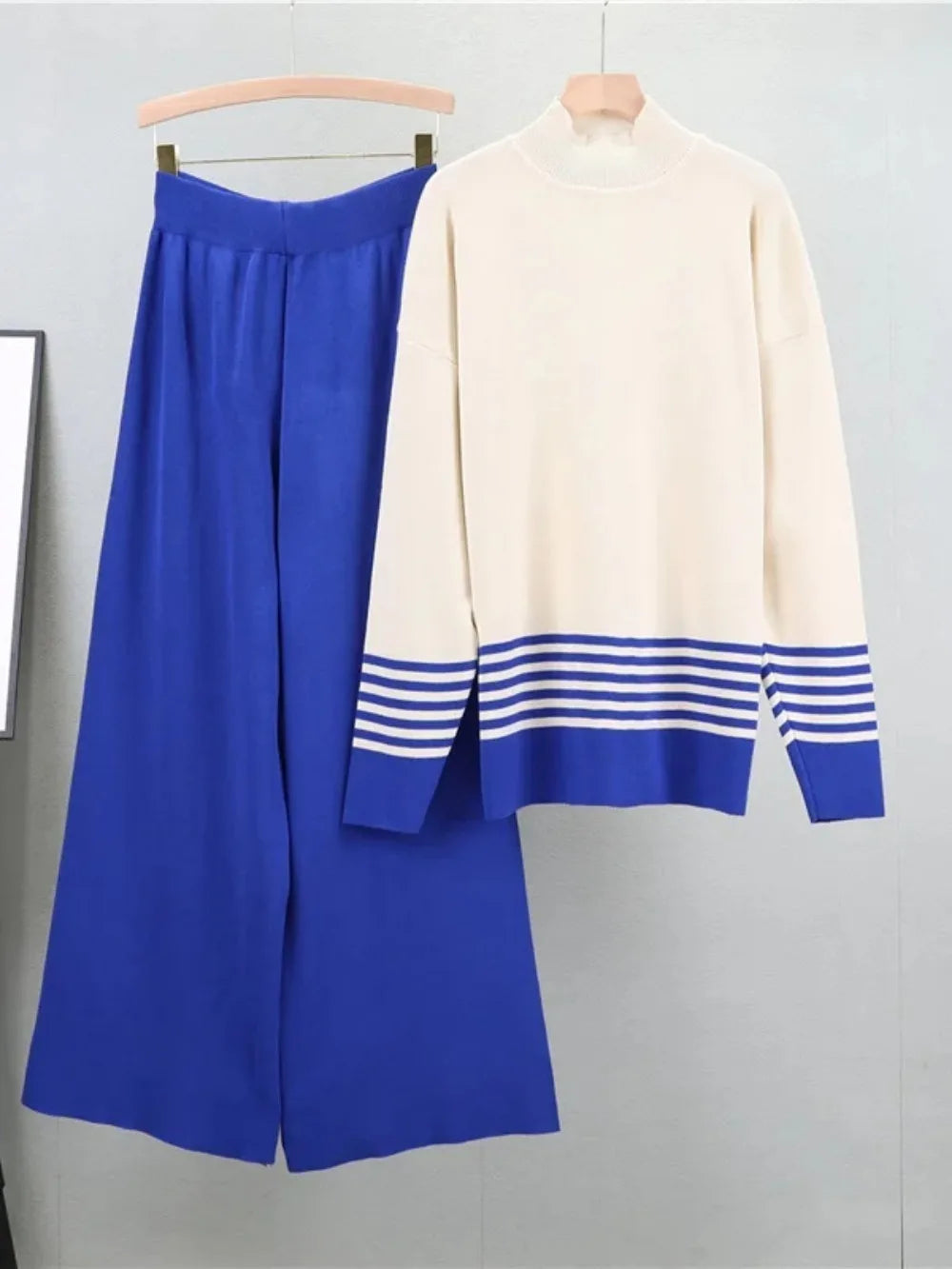 Muslim Women's Knitwear Two-Piece Set – Striped Pullover Sweater with Wide-Leg Knitted Pants – Casual Modest Ensemble 2024