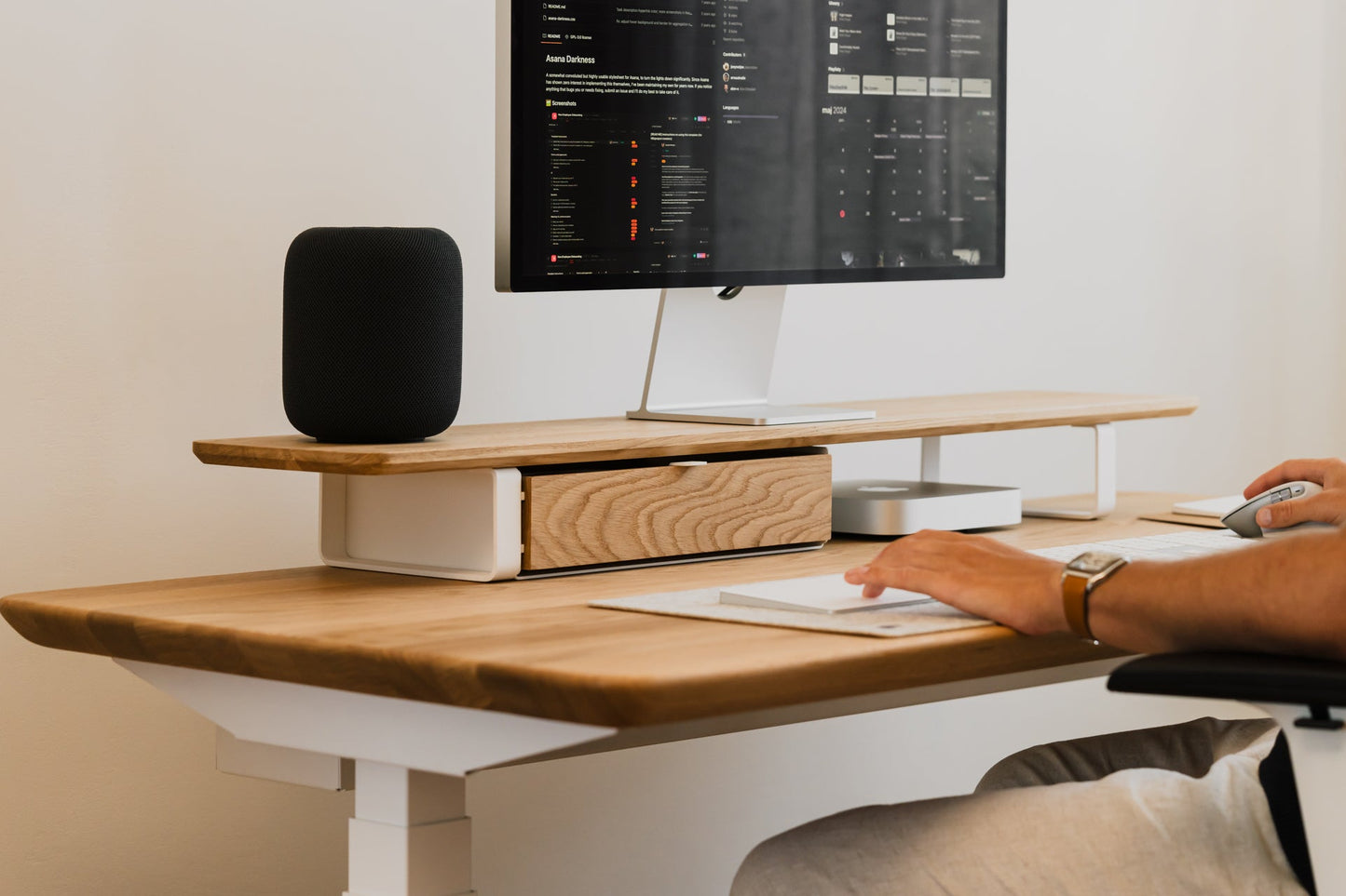 Desk Shelf – Space-Saving Organizer for a Neat, Efficient Workspace