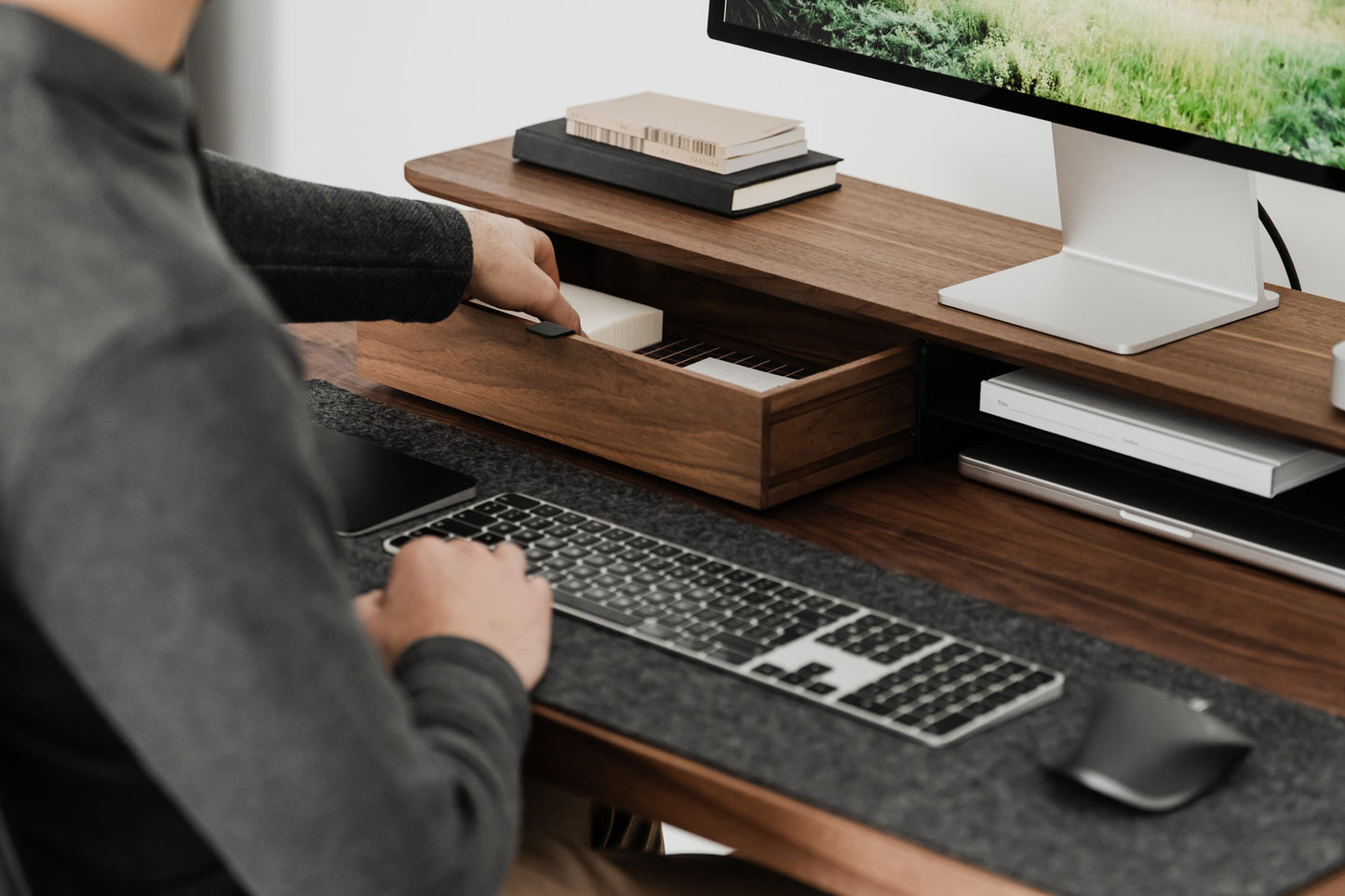 Desk Shelf – Space-Saving Organizer for a Neat, Efficient Workspace