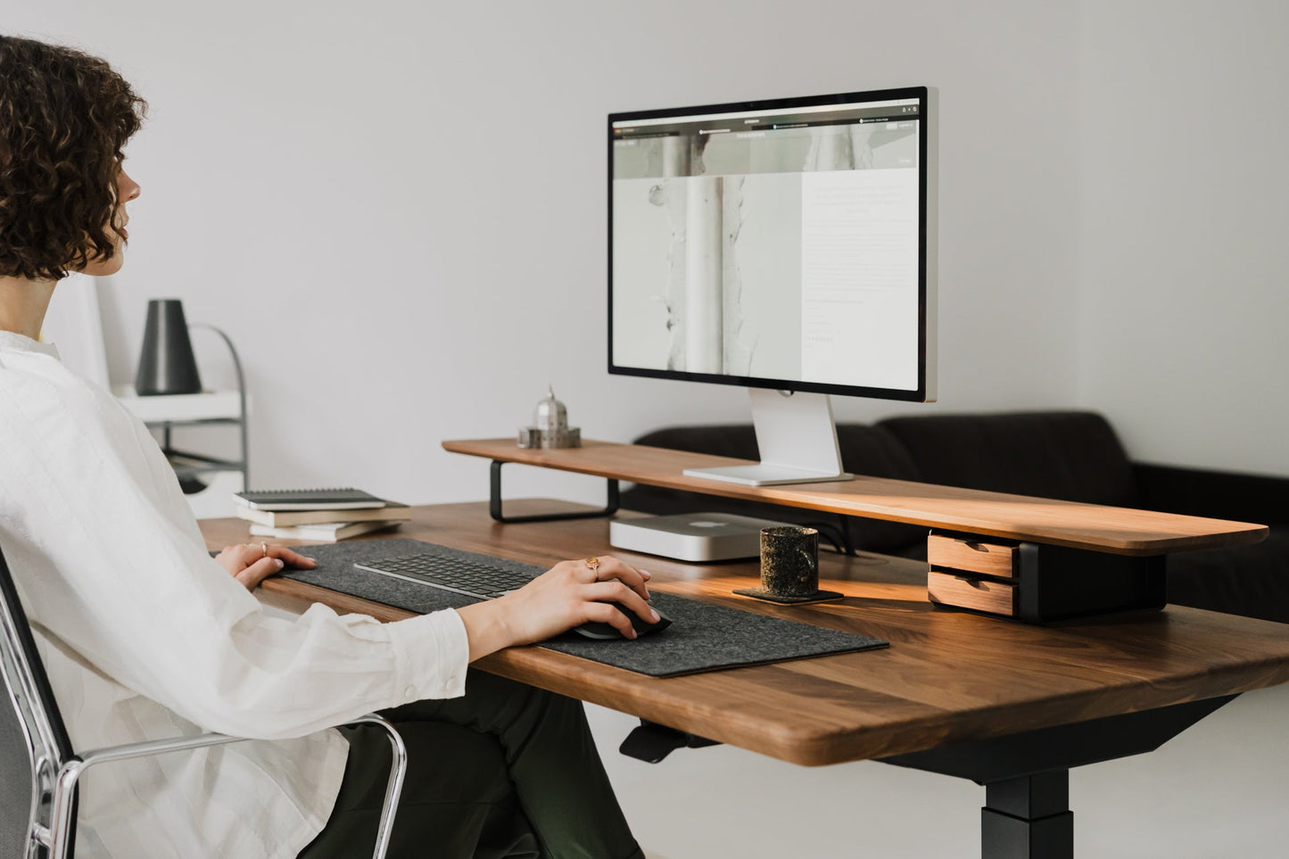 Desk Shelf – Space-Saving Organizer for a Neat, Efficient Workspace