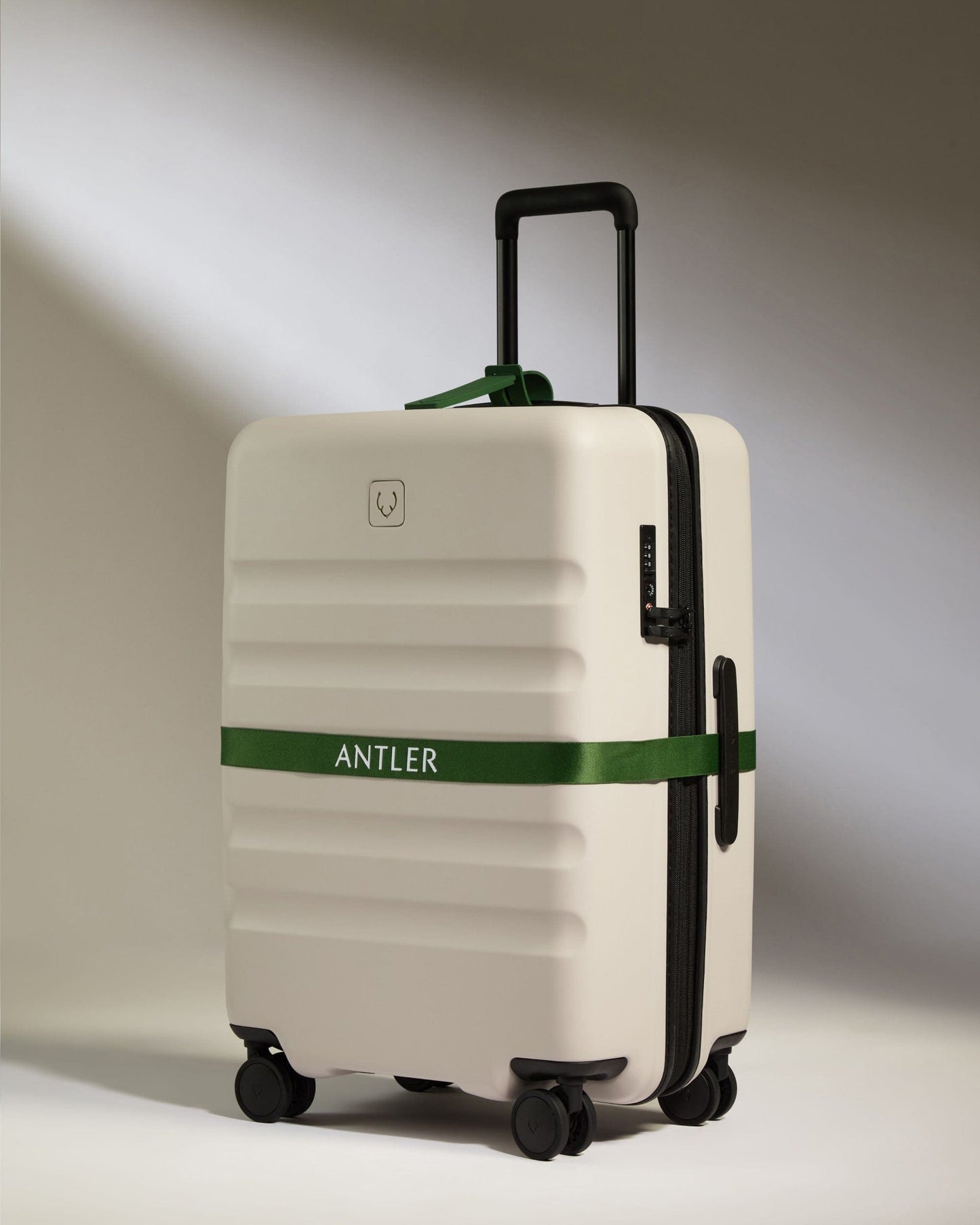 Antler Green Luggage Tag - Durable Travel Accessory